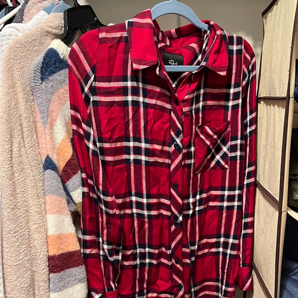 Rails plaid shirt- preowned but in great condition. Just a little wrinkled!